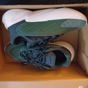 ADIDAS OZELIA J! ALMOST NEW! WORN ONCE!(Orig box) FREE ADIDAS HOODIE W/PURCHASE!